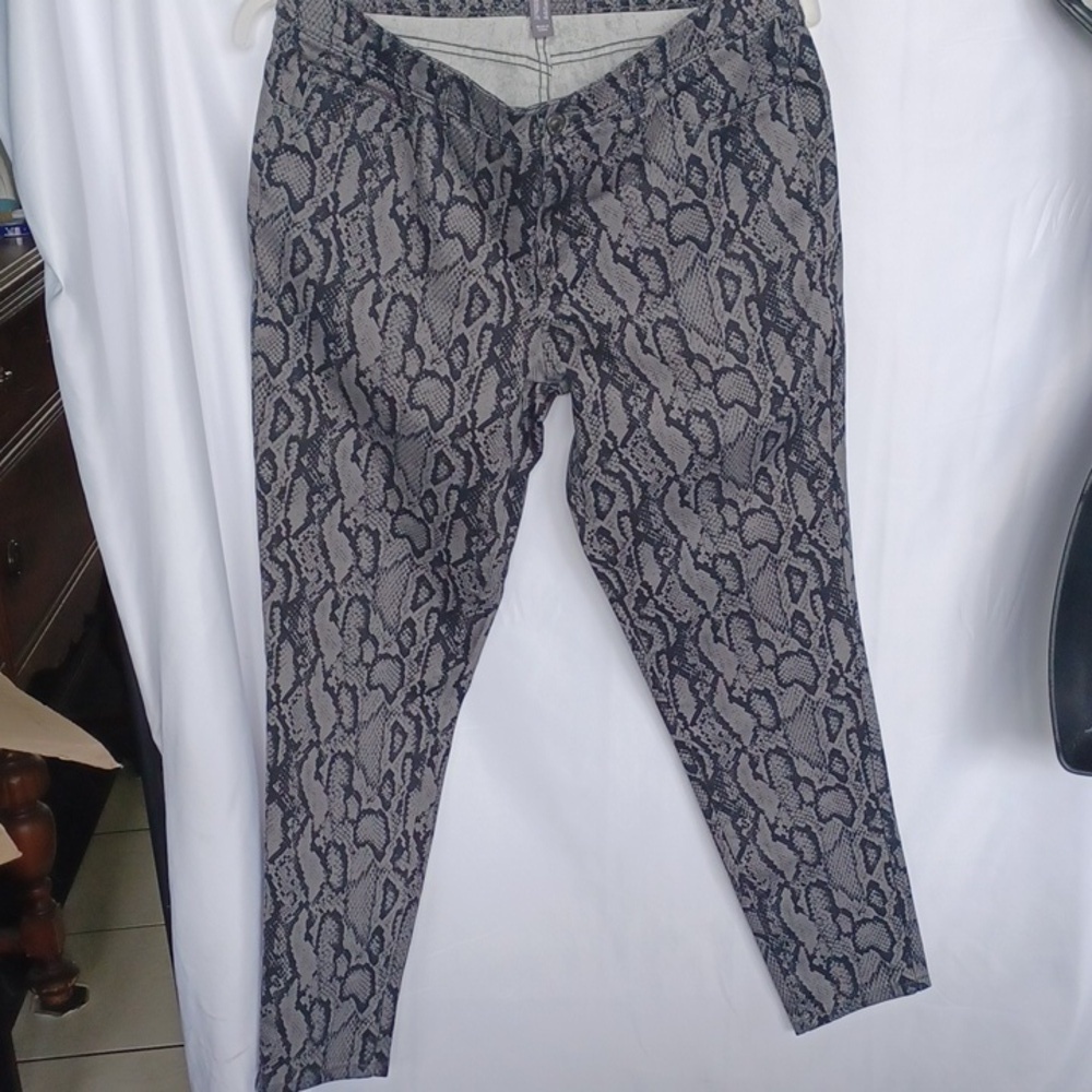Lisa Rinna ankle length cotton pants size 12, snake print, stretchy